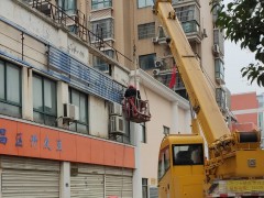 標牌制作要規范，武昌南湖拆除違規廣告牌